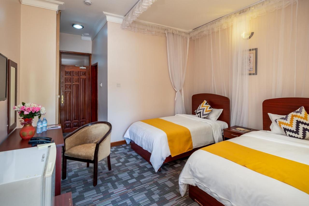 Entebbe Traveller'S Hotel Esterno foto