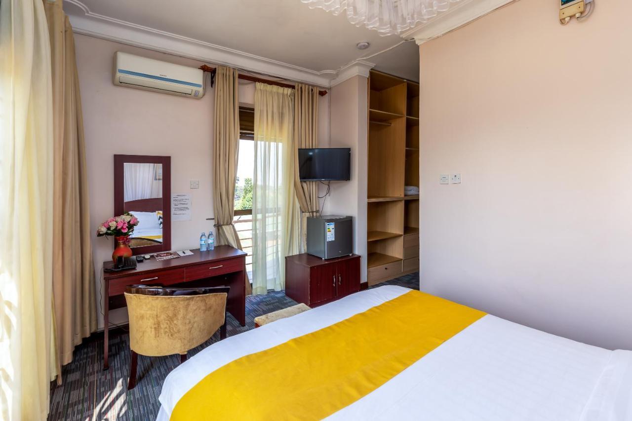 Entebbe Traveller'S Hotel Esterno foto