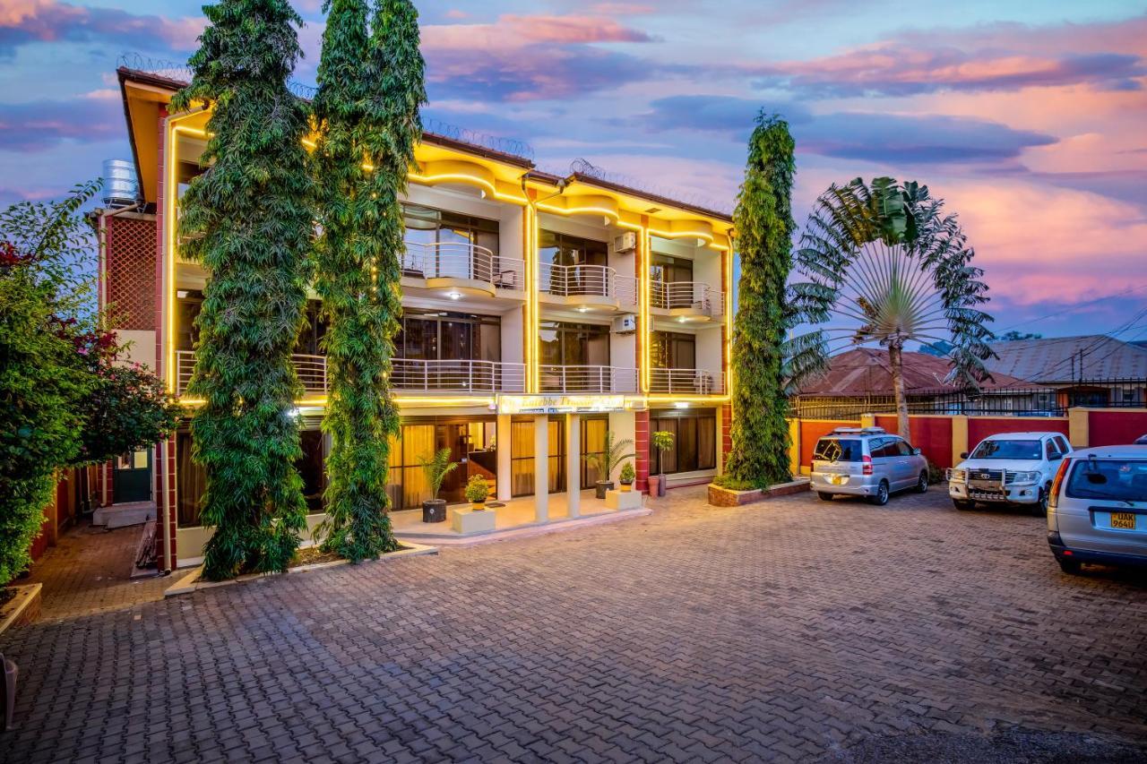 Entebbe Traveller'S Hotel Esterno foto