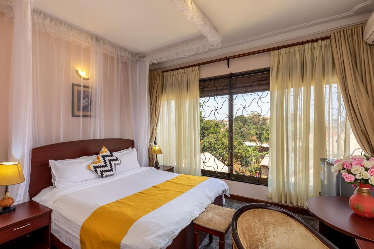 Entebbe Traveller'S Hotel Esterno foto