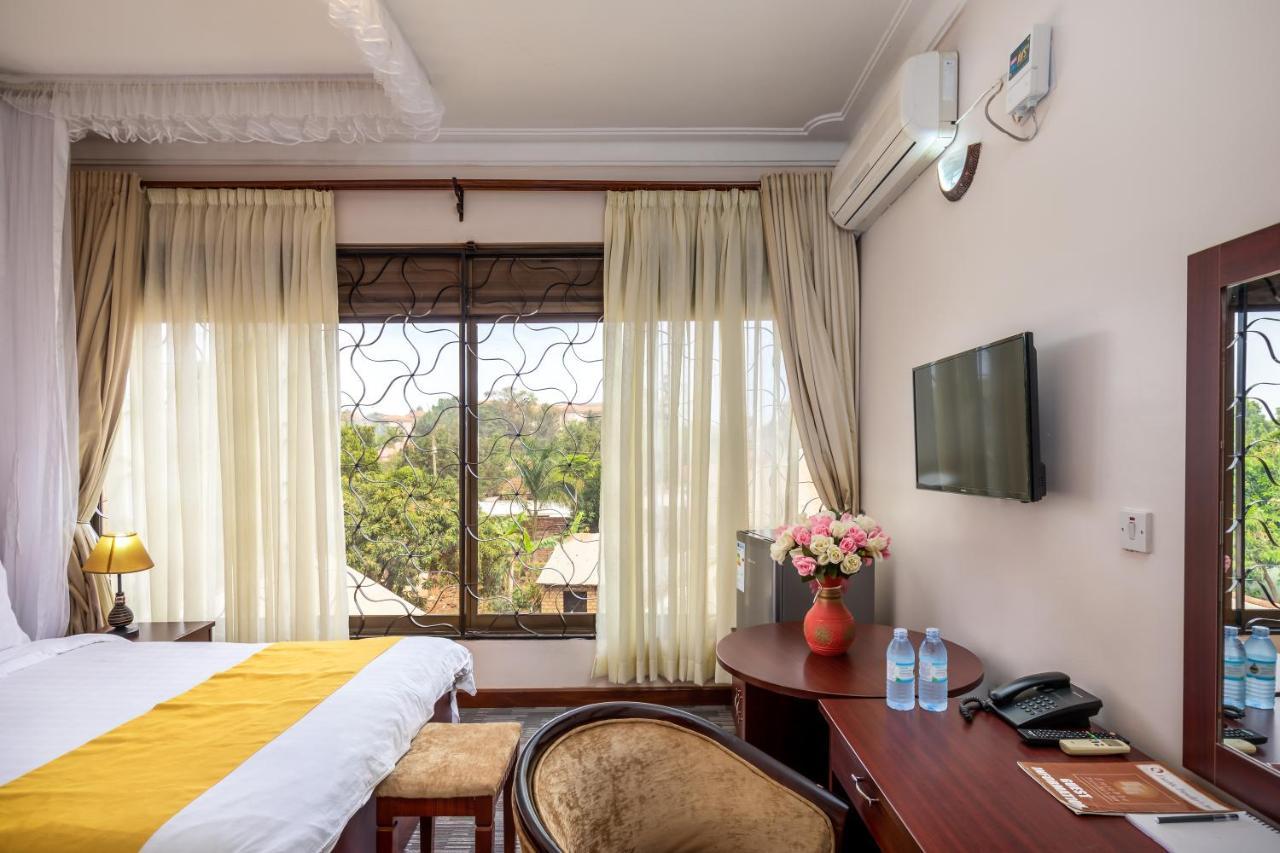 Entebbe Traveller'S Hotel Esterno foto