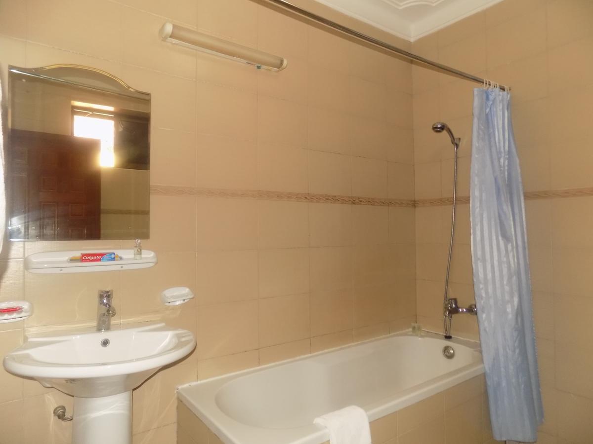 Entebbe Traveller'S Hotel Esterno foto