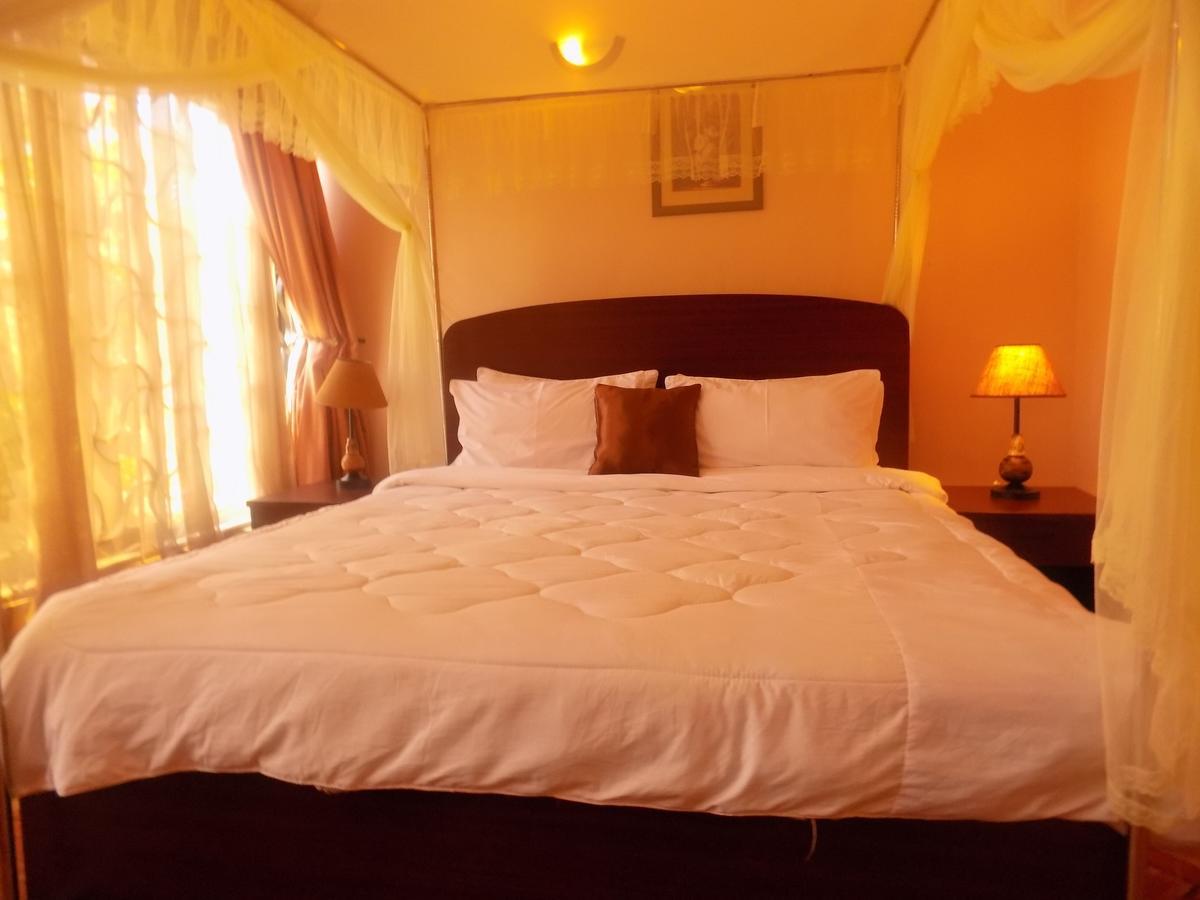 Entebbe Traveller'S Hotel Esterno foto