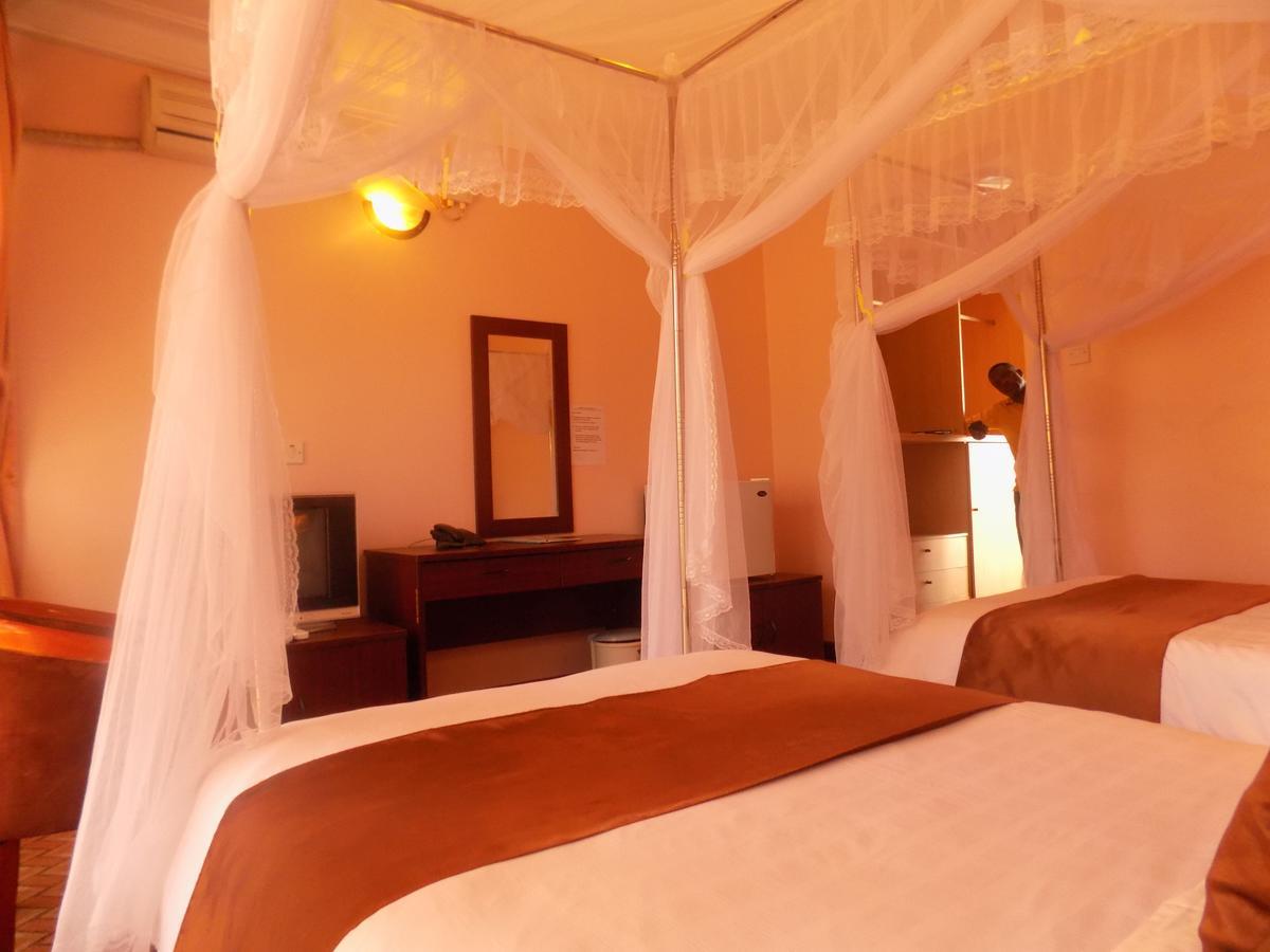 Entebbe Traveller'S Hotel Esterno foto