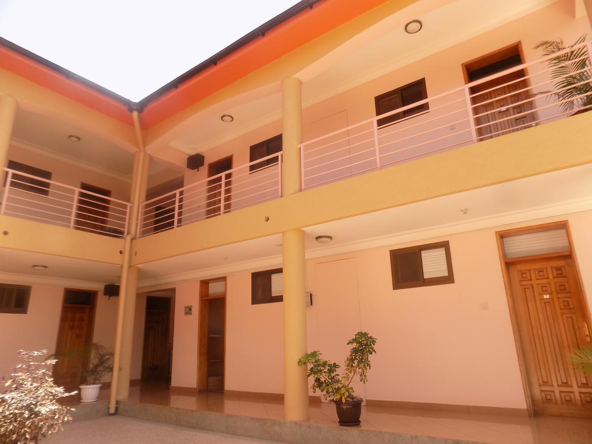 Entebbe Traveller'S Hotel Esterno foto