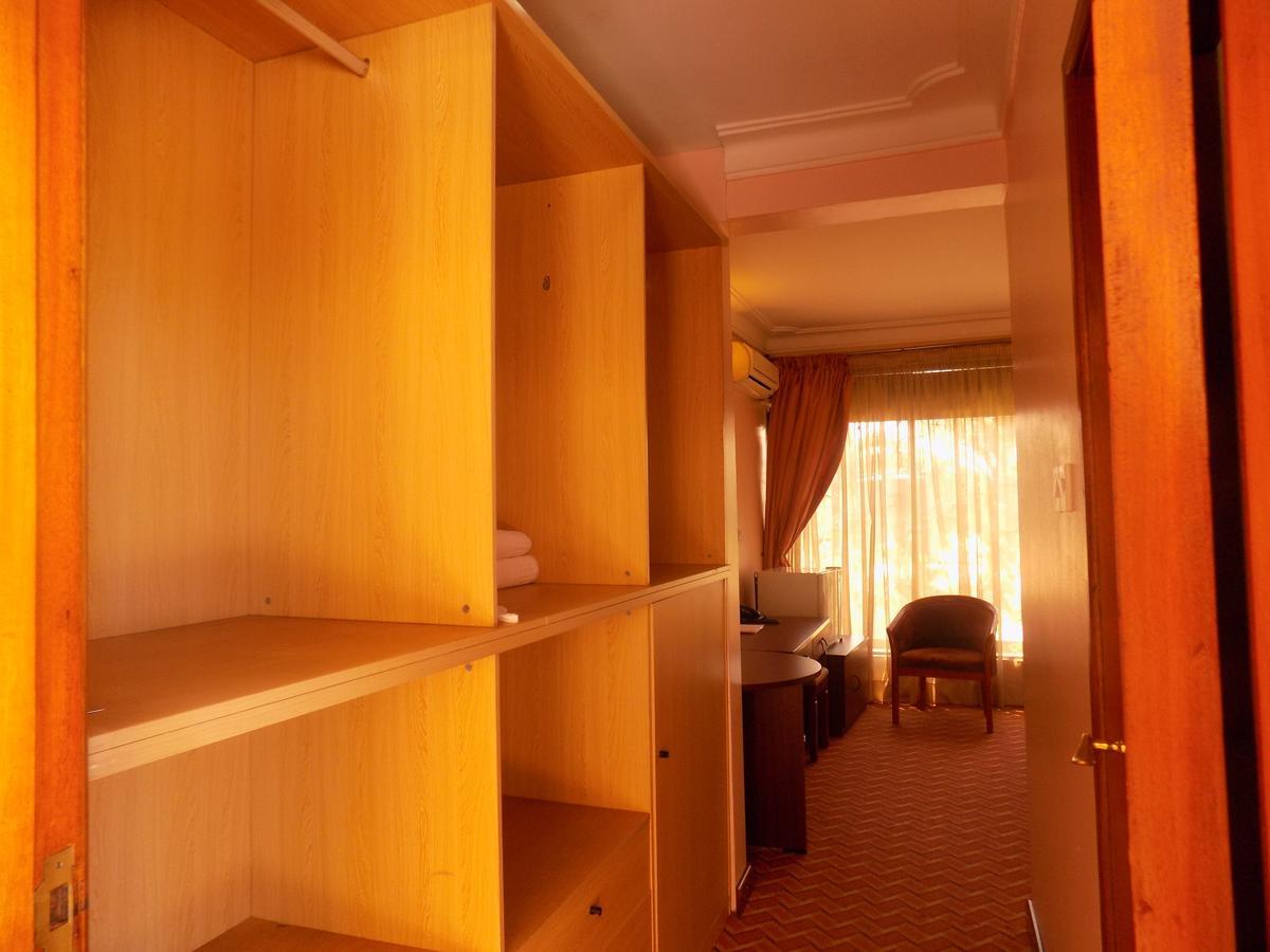 Entebbe Traveller'S Hotel Esterno foto
