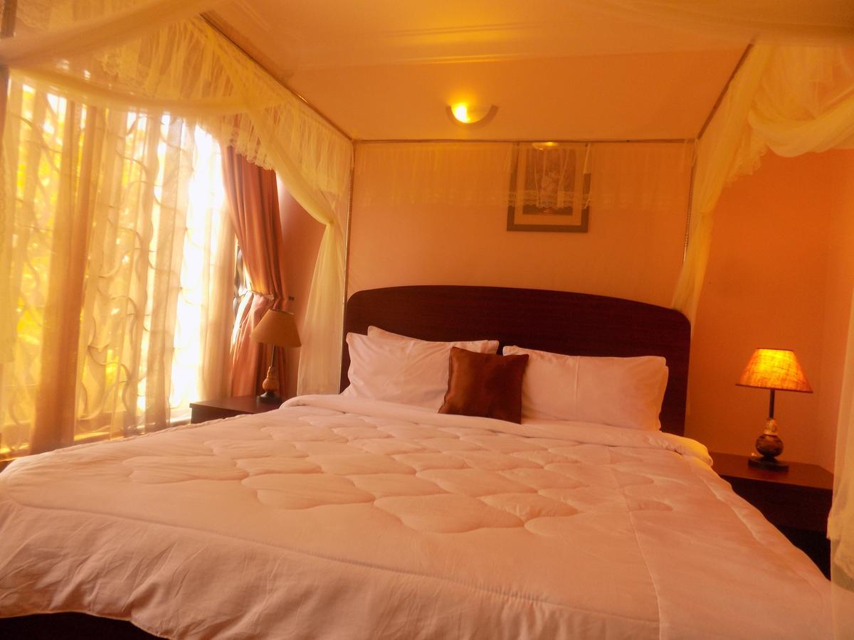 Entebbe Traveller'S Hotel Esterno foto