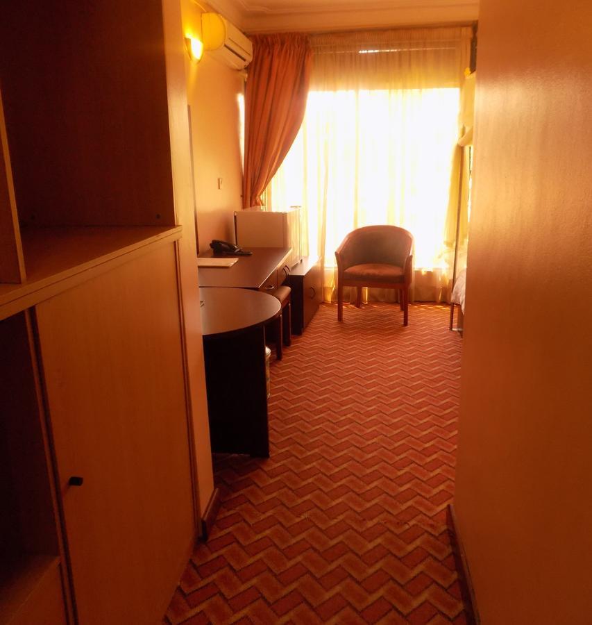 Entebbe Traveller'S Hotel Esterno foto