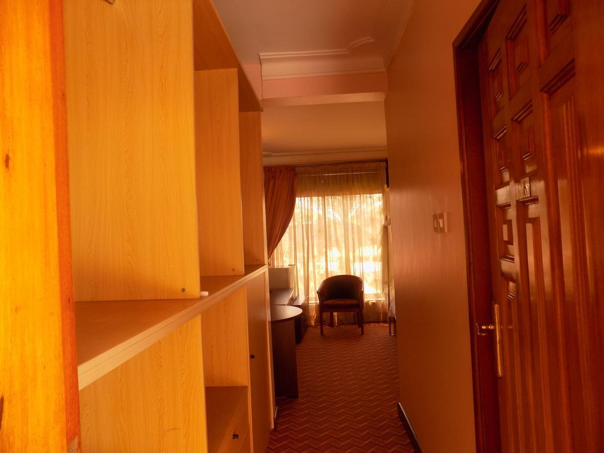 Entebbe Traveller'S Hotel Esterno foto